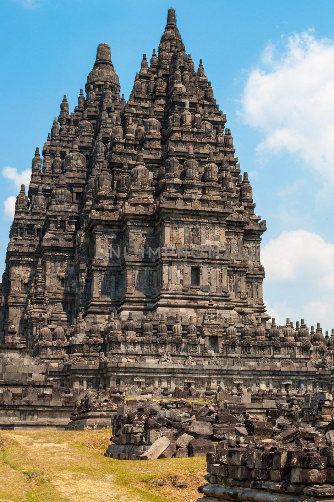 Prambanan temple site by rigamondis