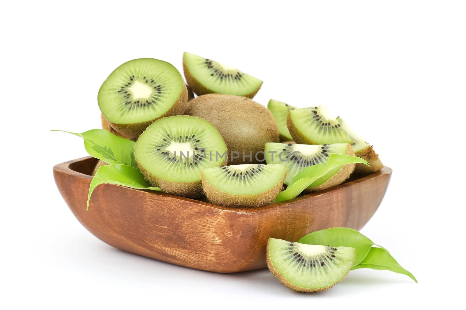 fresh kiwi fruits in a bowl