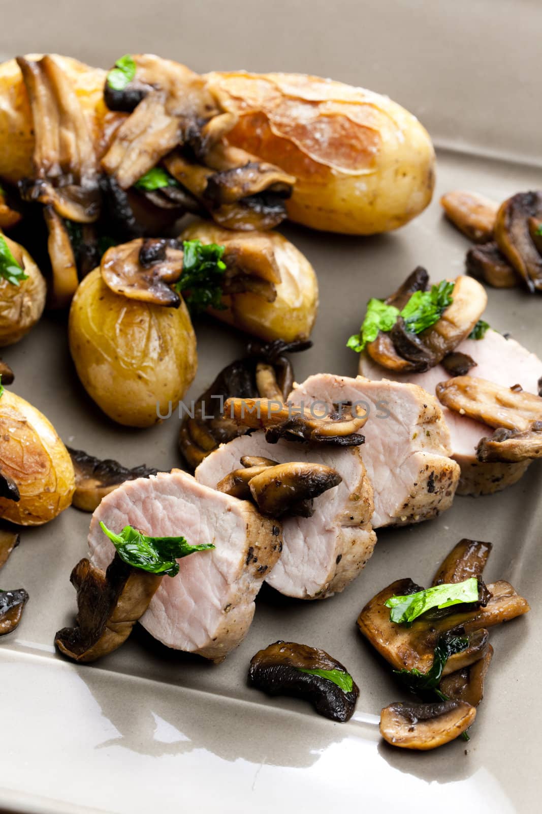 pork tenderloin baked on mushrooms