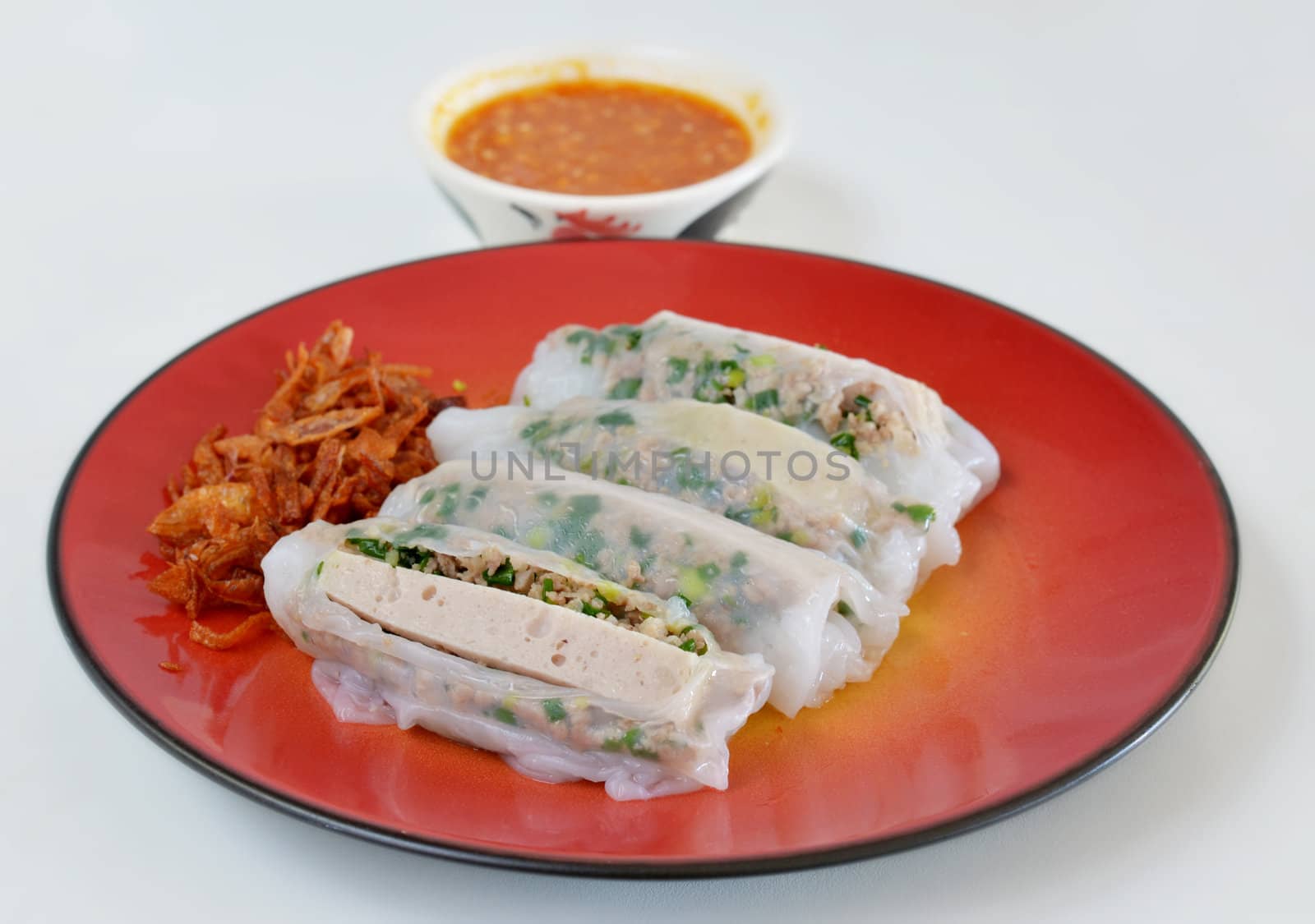 Vietnamese rice noodle rolls with a filling of pork sliced , vietnamese sausage and vegetable served with  fried onion and spicy sauce