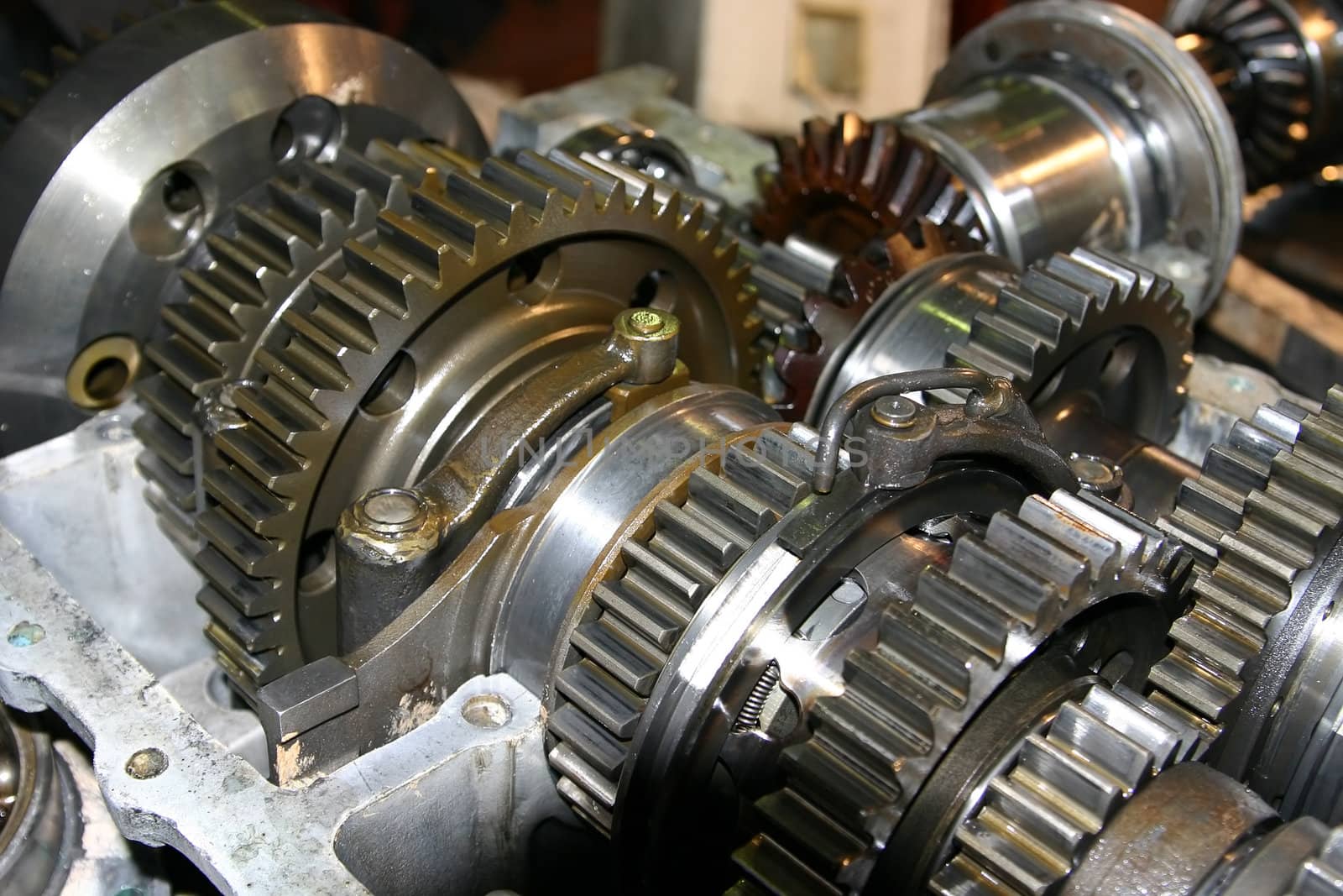 Set linked metal gears the automobile mechanism in plentiful greasing