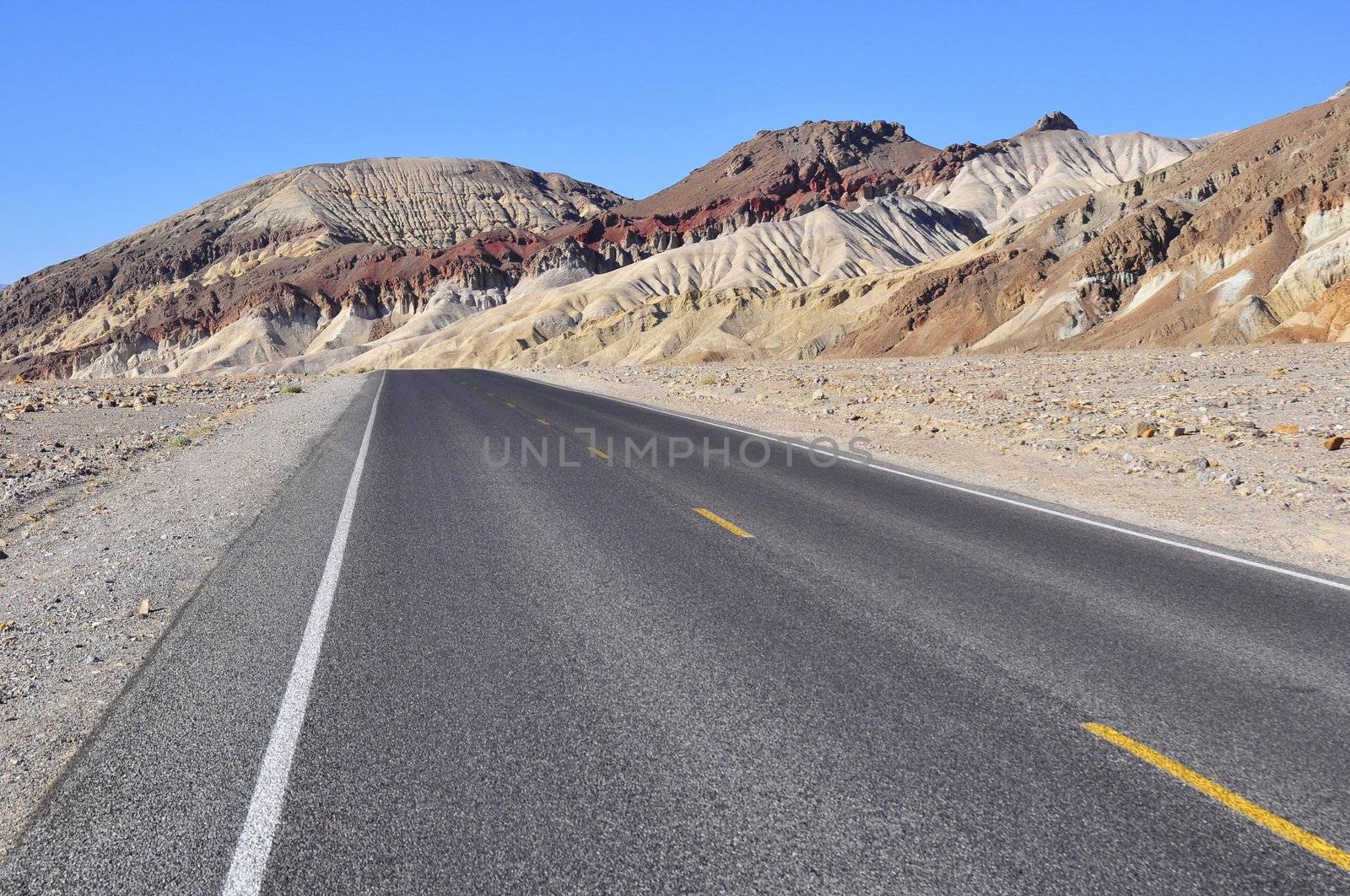 Road in Death Valley by ruigsantos