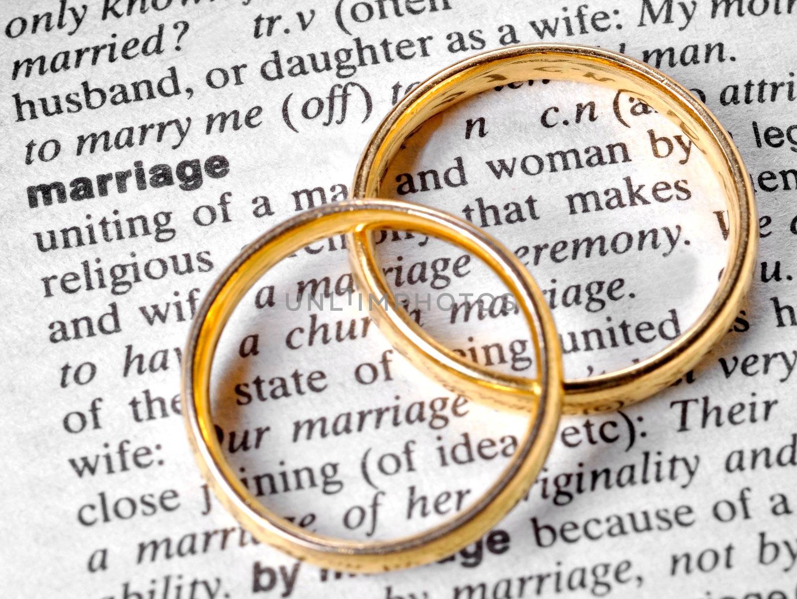 Two wedding rings next to the word "marriage" on a english dictionary