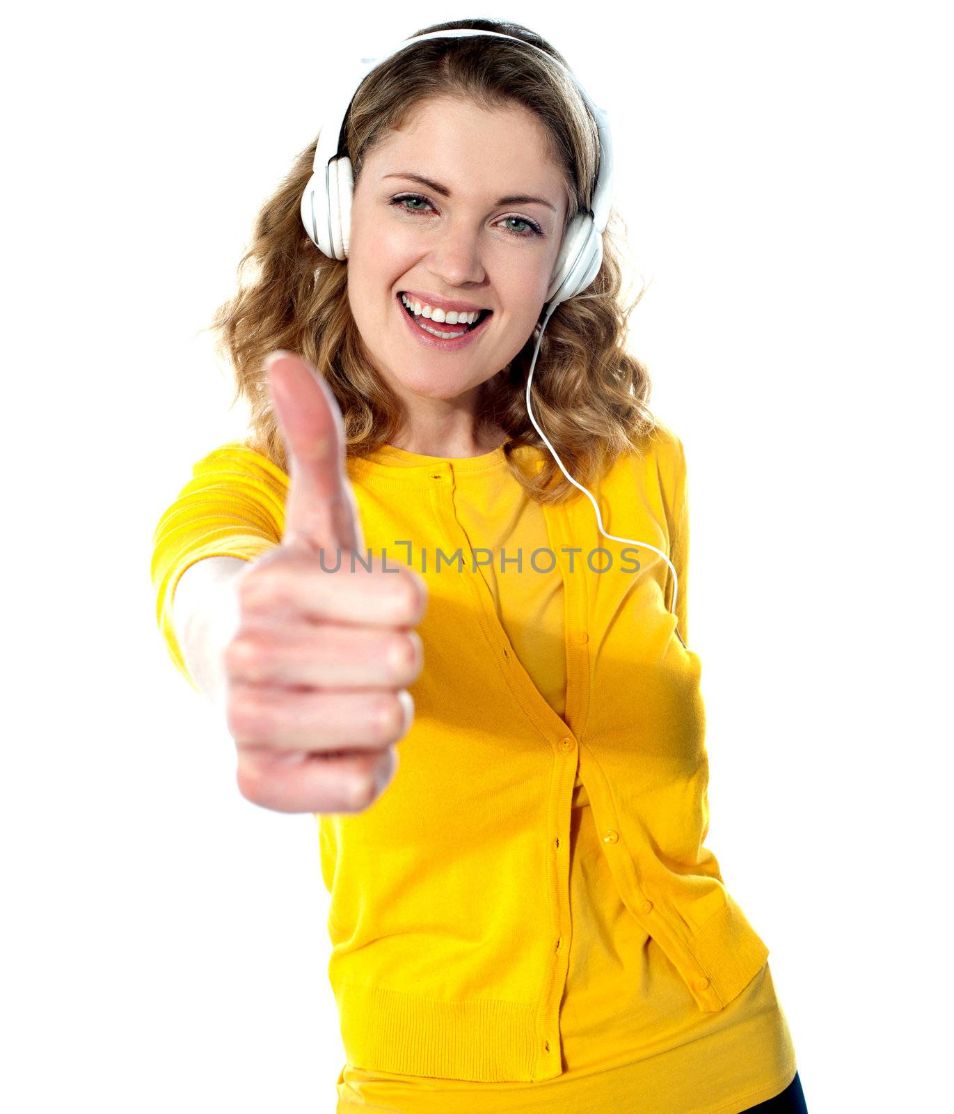 Thumbs-up woman enjoying music on her mp3 player