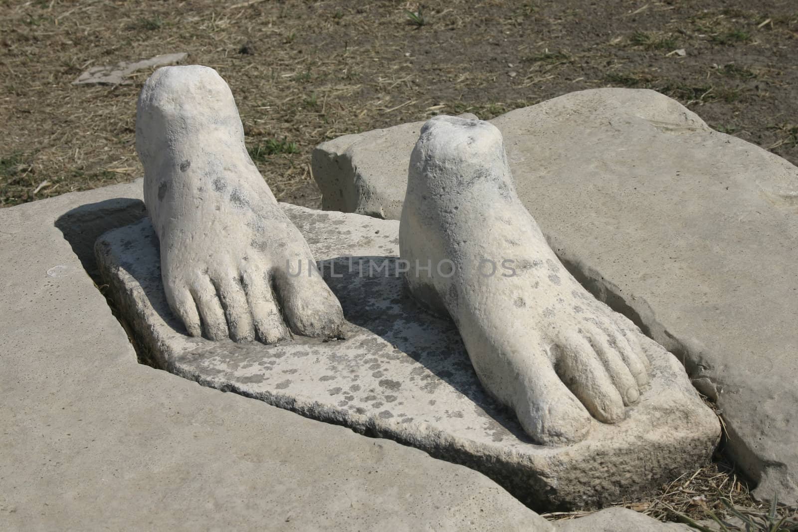 Stone feet pedestal by anterovium