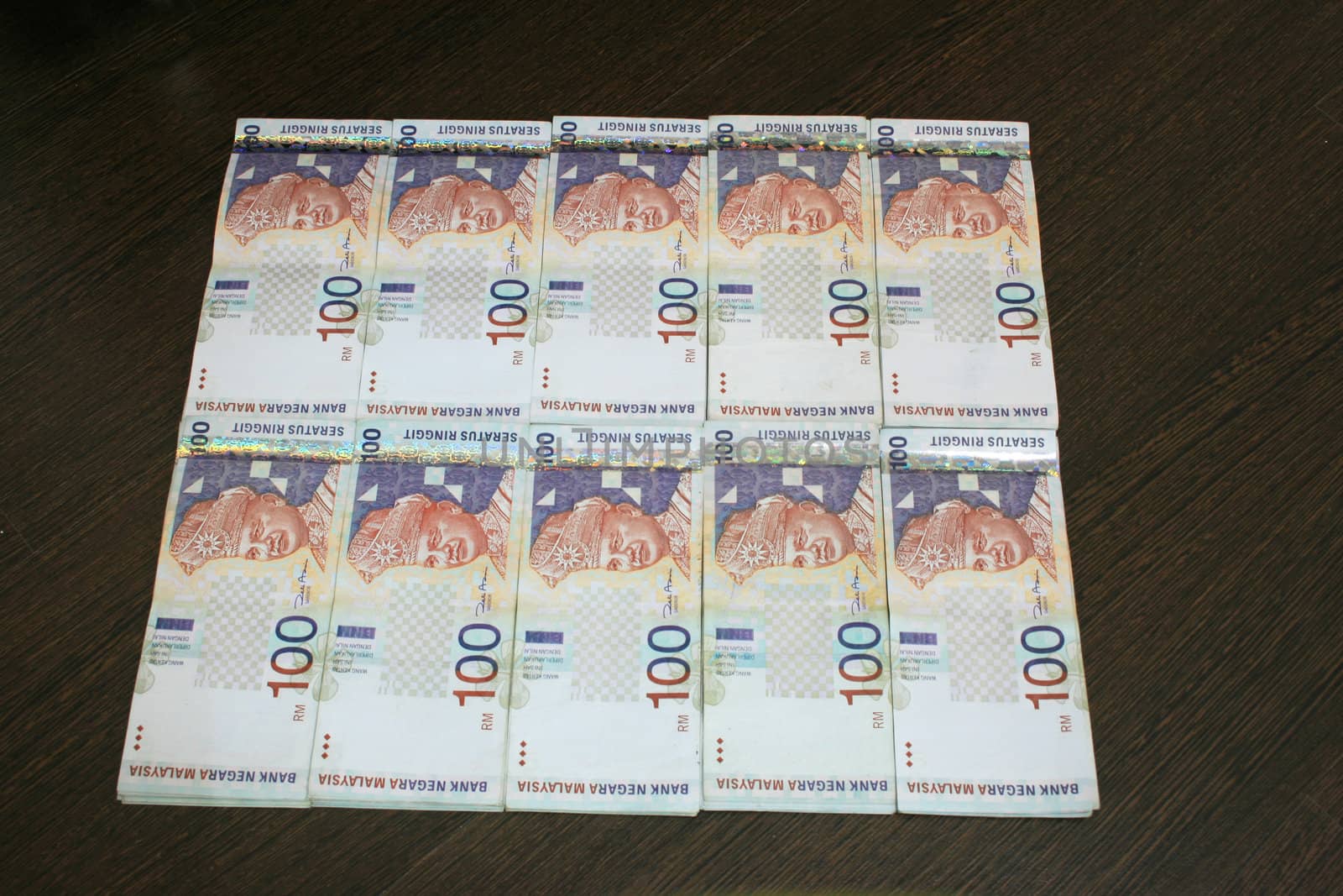 10 stacks of Malaysia RM100 Notes.