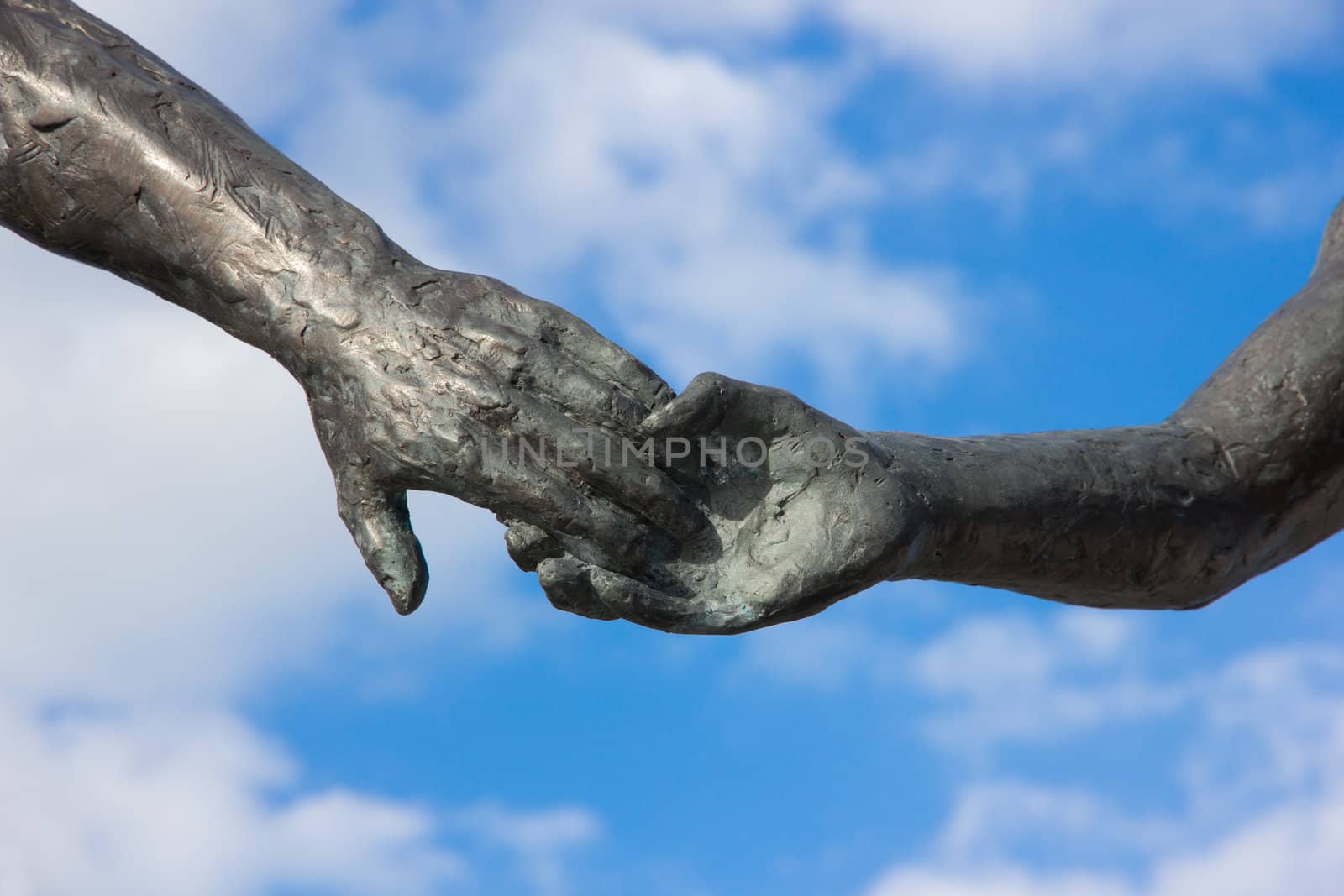 A picture of two statues holding hands