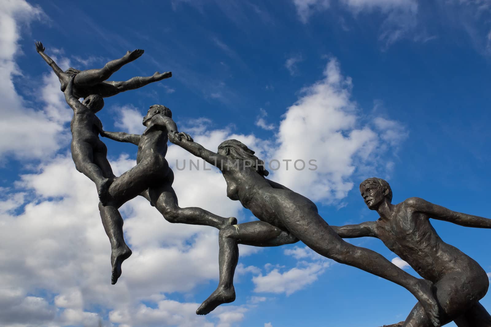 Statues jumping by Stootsy