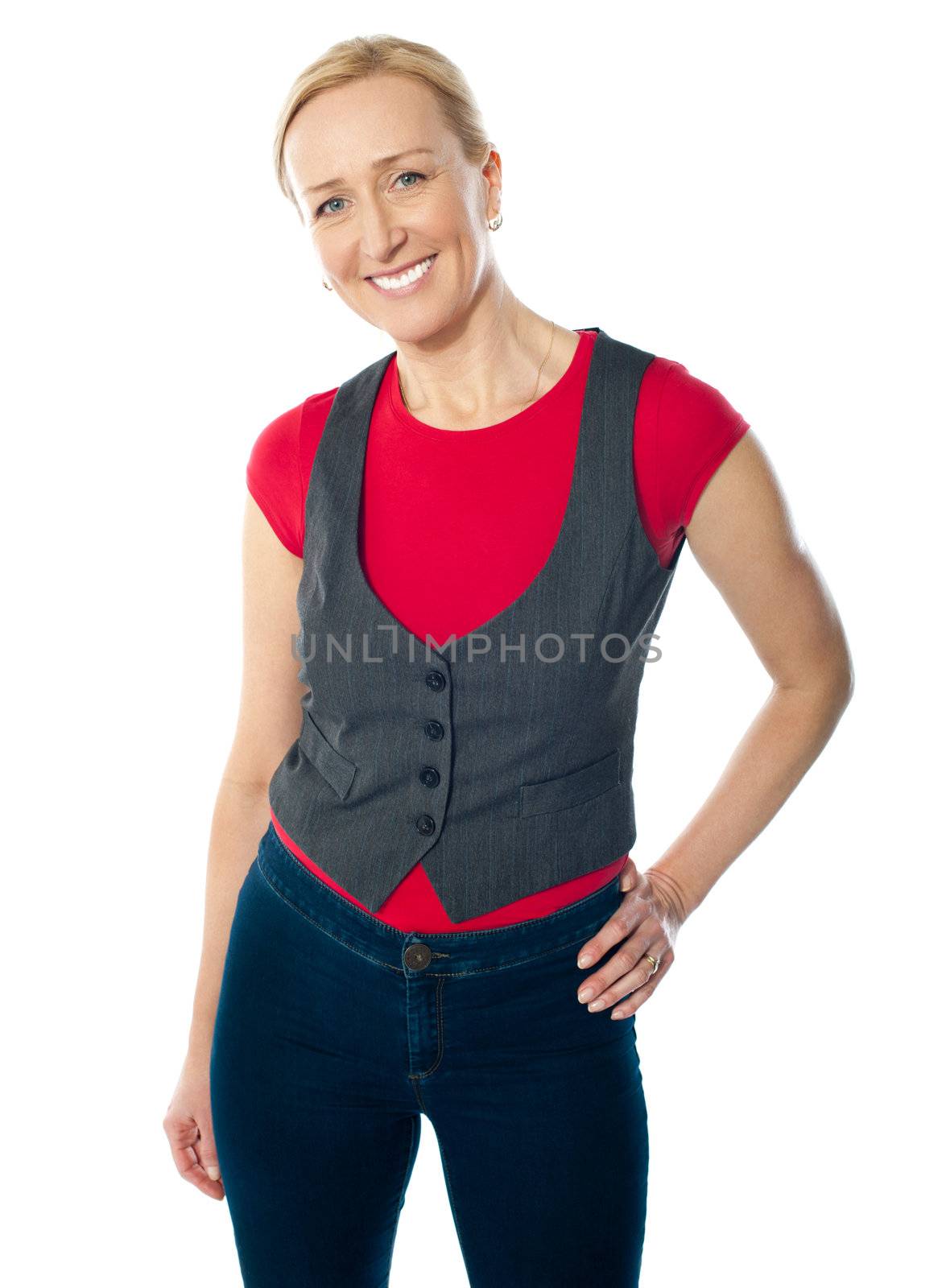 Portriat of smiling gorgeous woman in casuals standing with hand on her waist