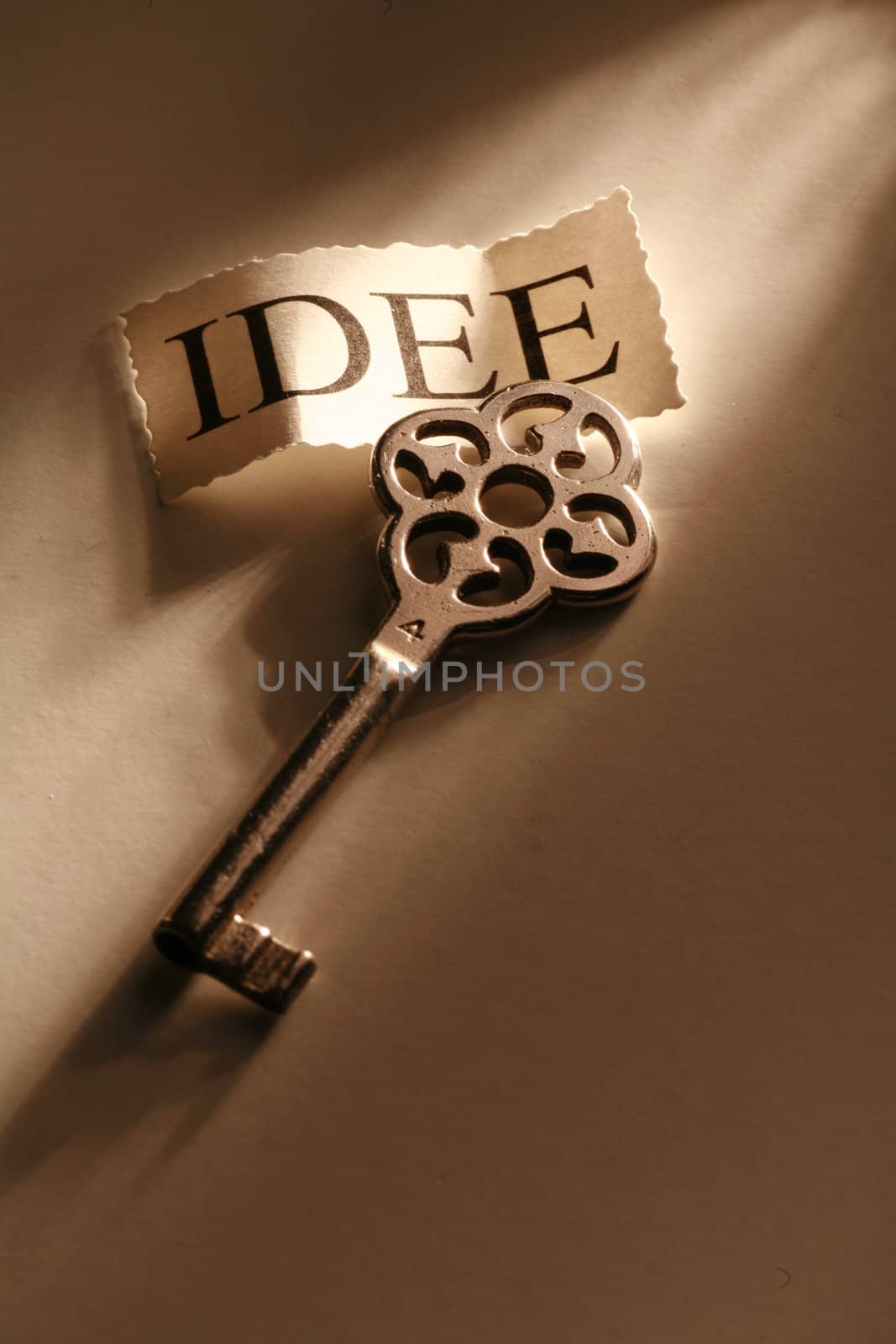 Picture of a symbolic key with notice