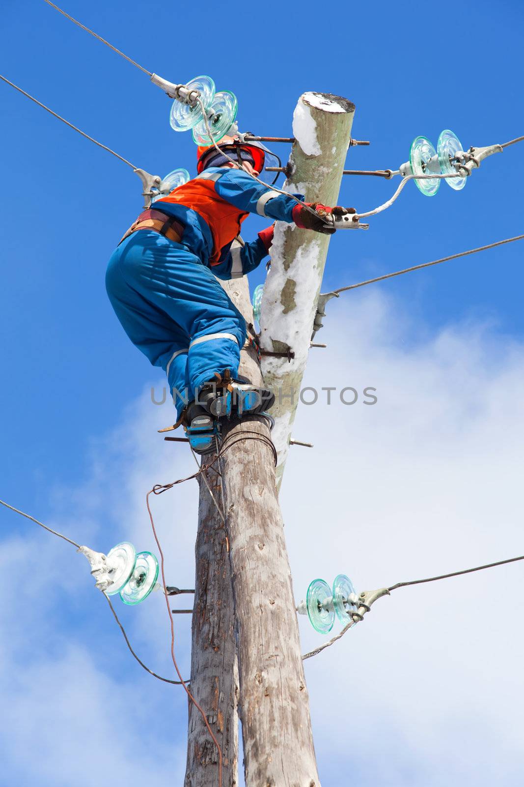 Electric eliminates the accident on the support lines. Winter sunny day