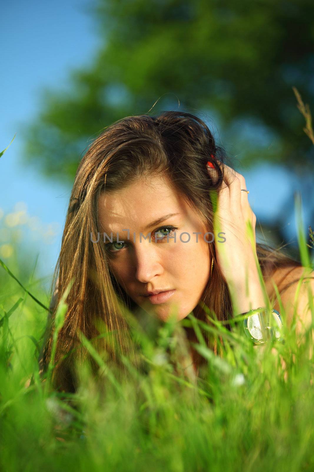 brunette lays under the tree 