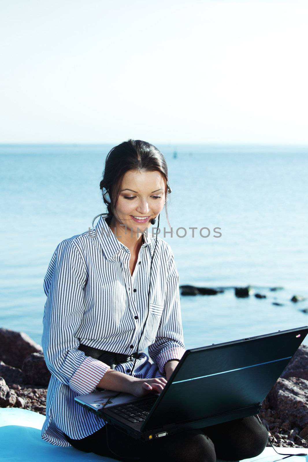 woman with laptop sea background