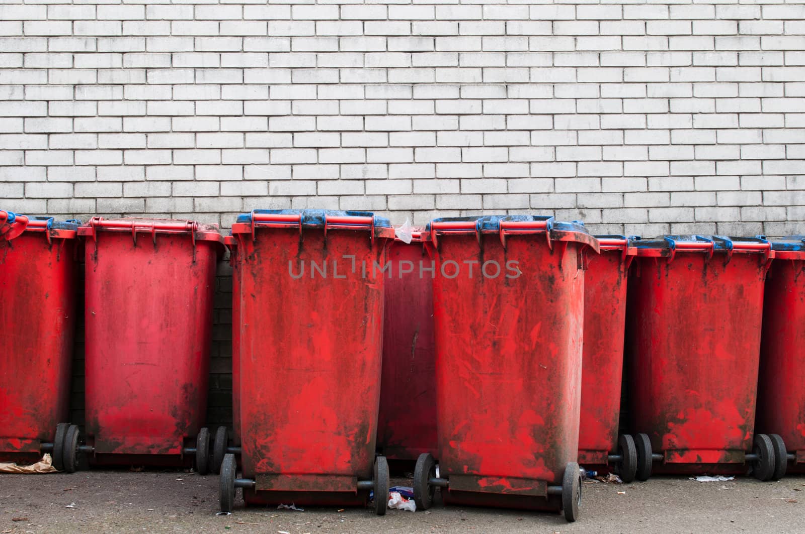 Garbage bins by luissantos84