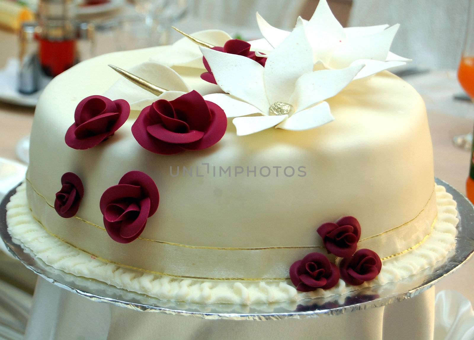 white wedding cake with roses by nehru