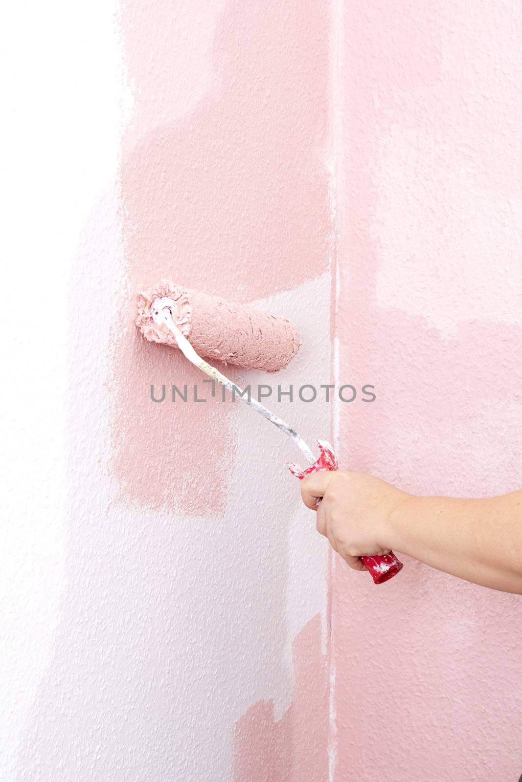 painting a wall in pink by Mazirama