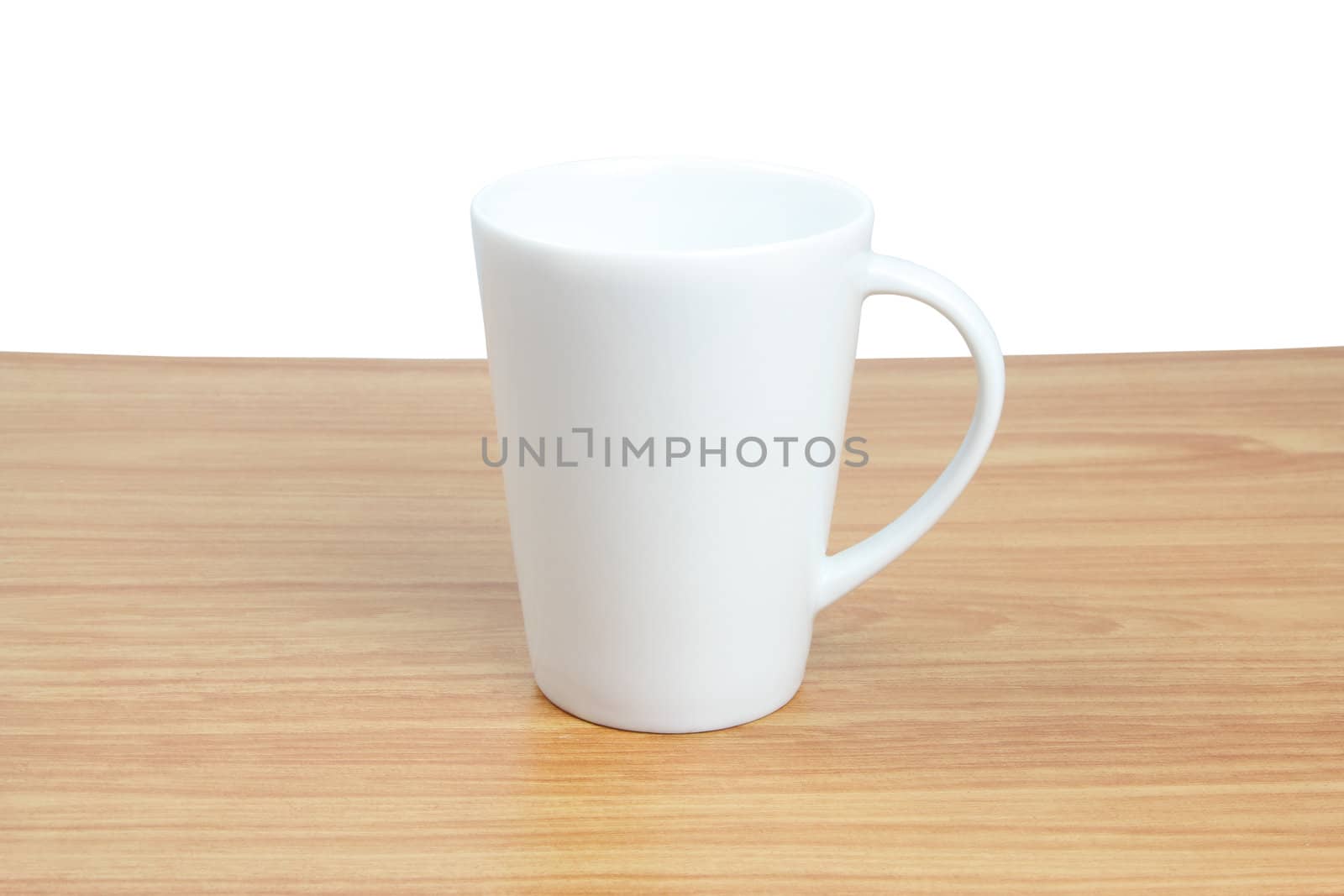 White cup by wyoosumran