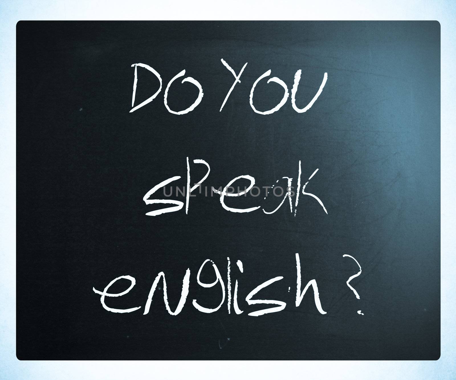 "Do you speak english" handwritten with white chalk on a blackboard.
