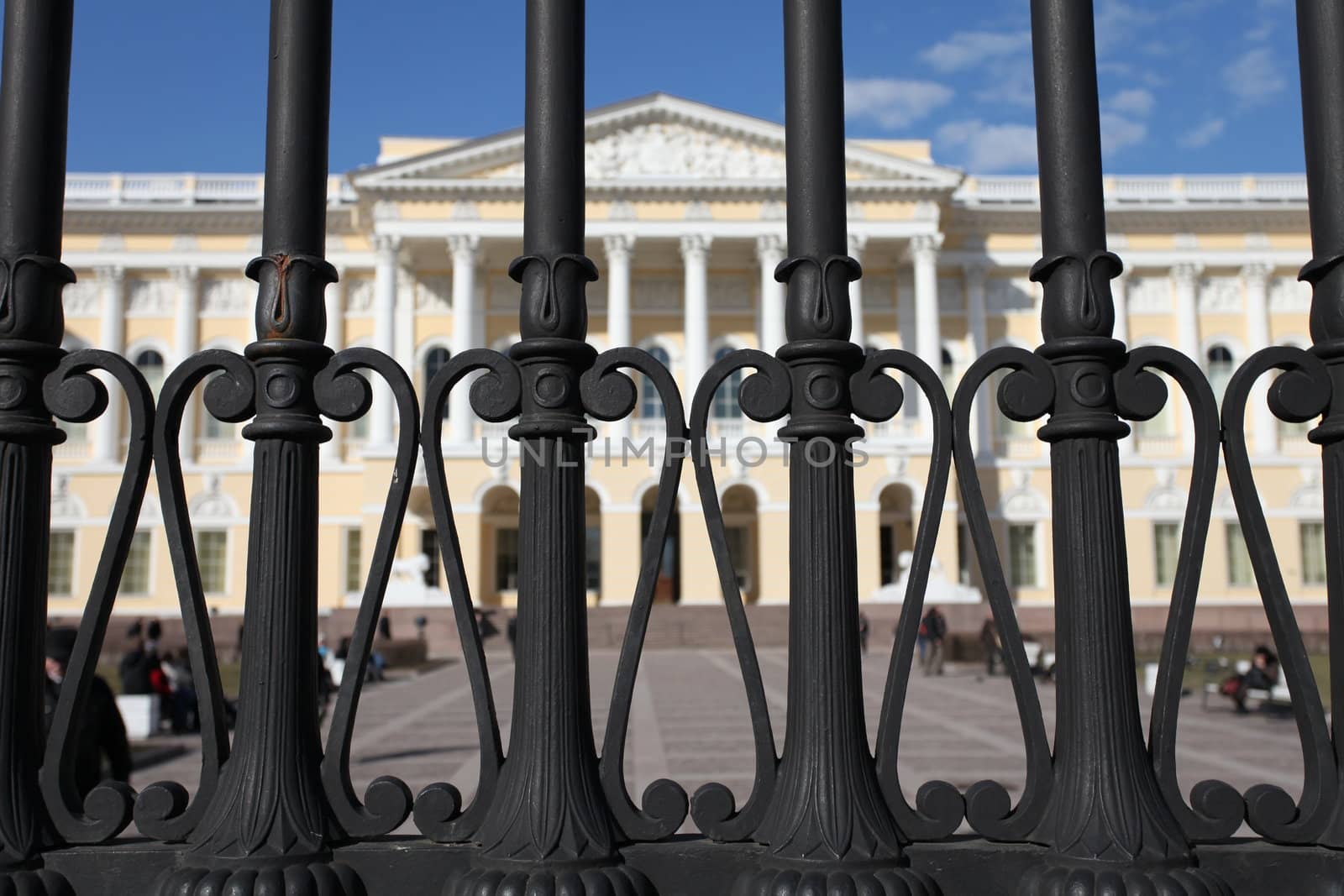 Michael Palace in St. Petersburg , built by the architect Carlo Rossi in 1819-1825