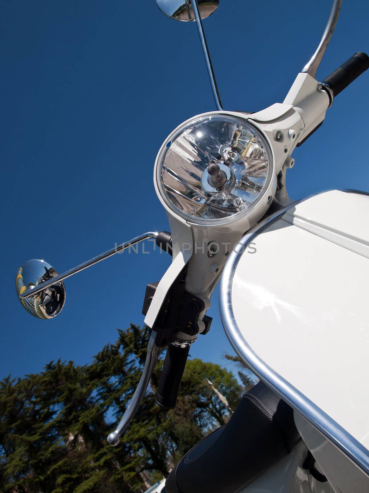 front part with main light of scooter