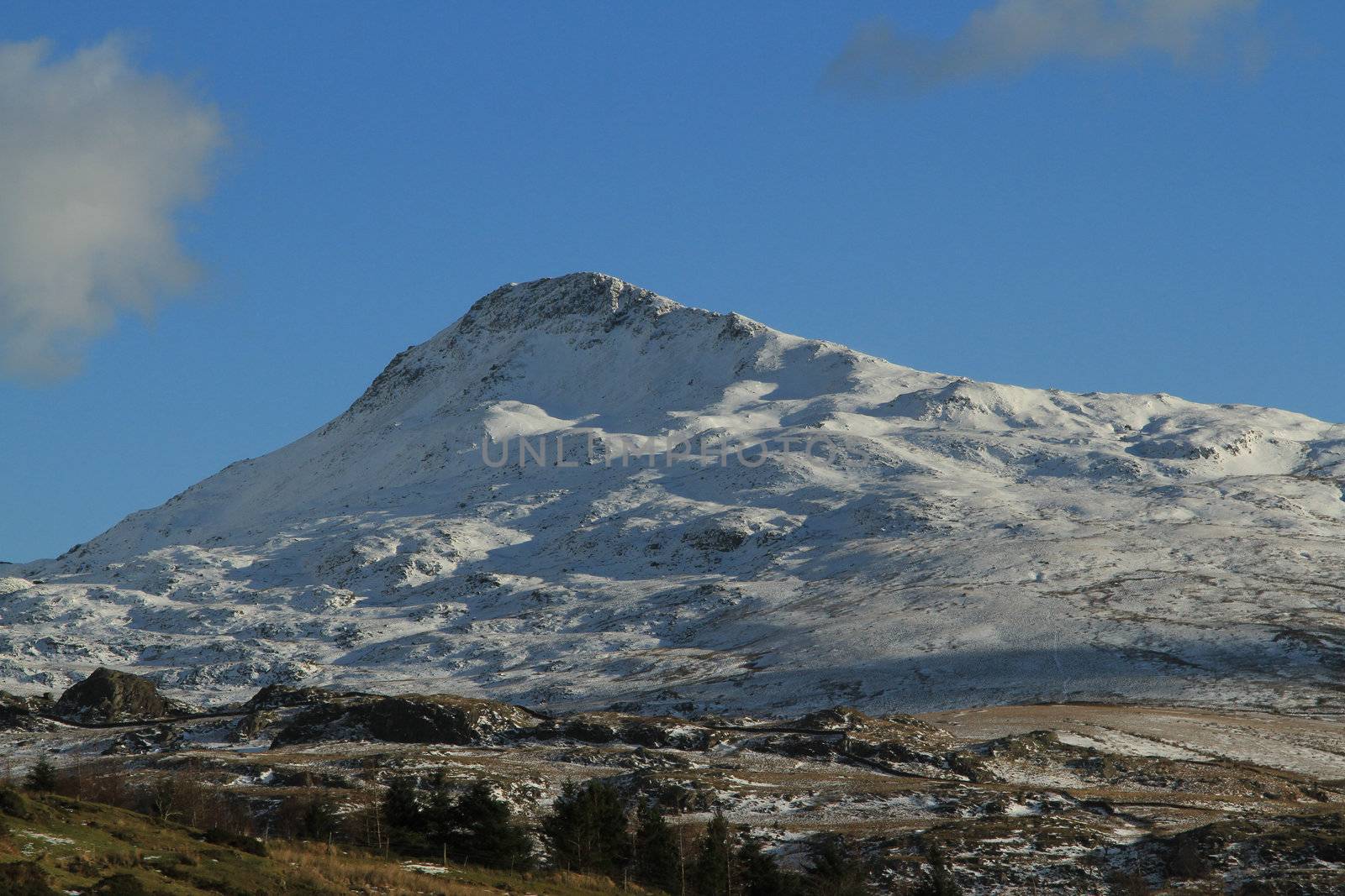 Yr Aran peak. by richsouthwales