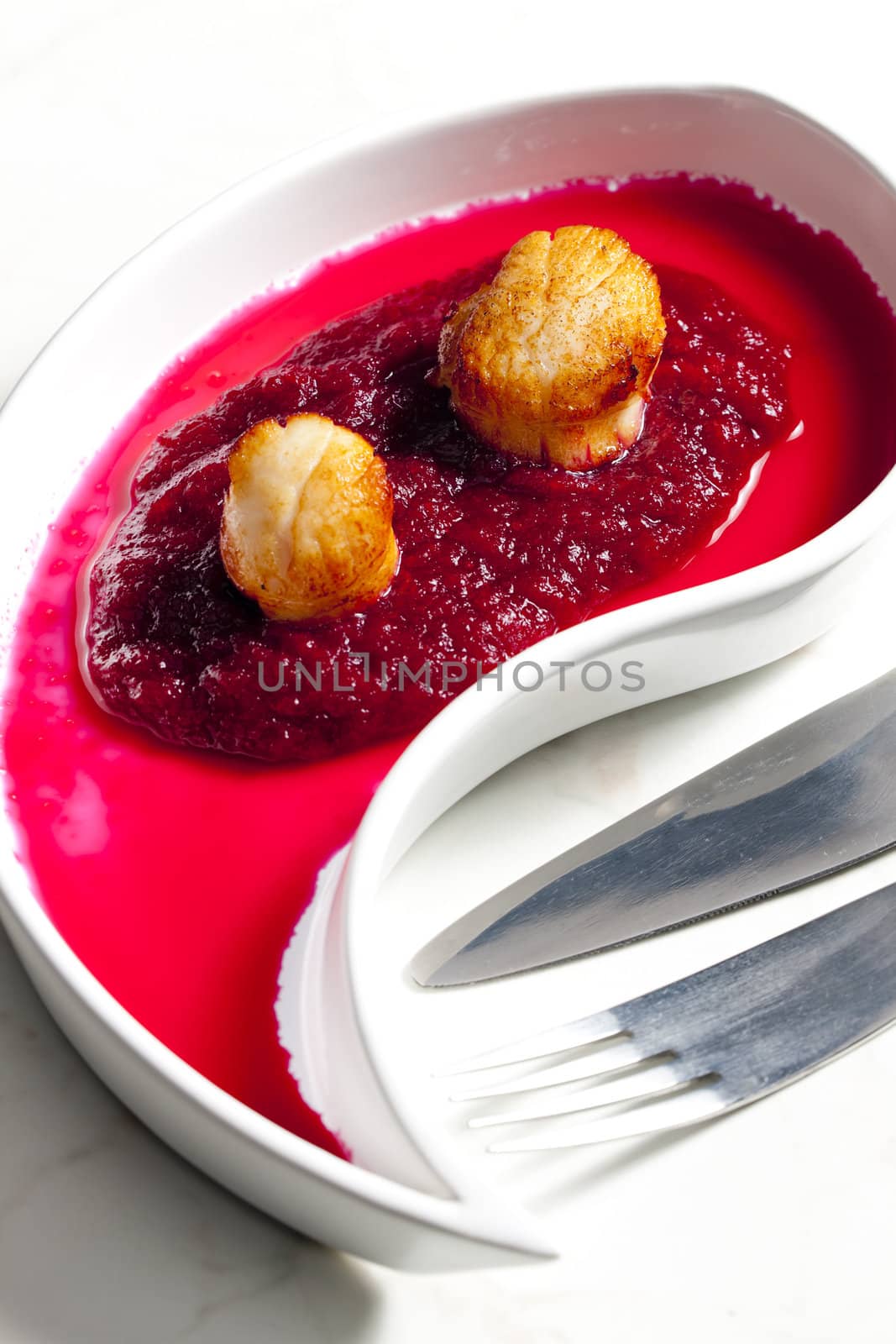 fried Saint Jacques molluscs on mashed red beet by phbcz