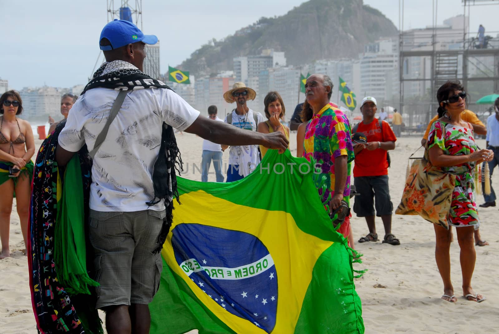 Rio de Janeiro, Brazil 2 octobre 2009: A street vendor on the beach of Copacabana in Rio De Janeiro celebrates the victory of Rio De Janeiro for the 2016 Olympics