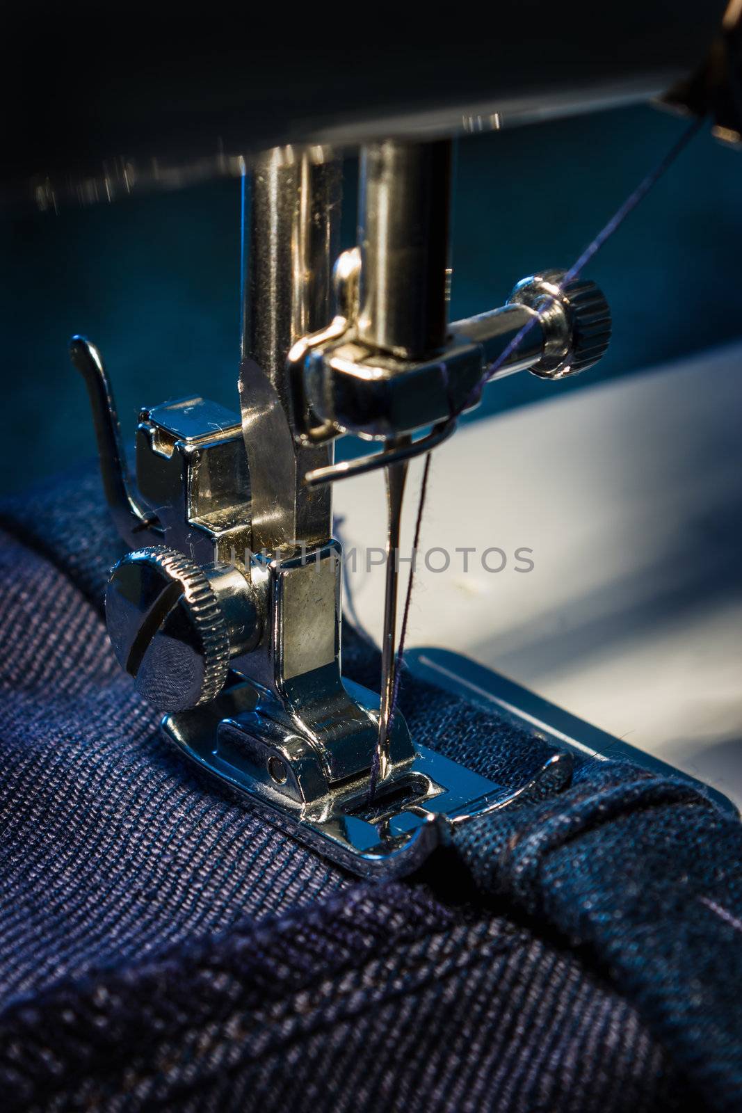 sewing machine and item of clothing