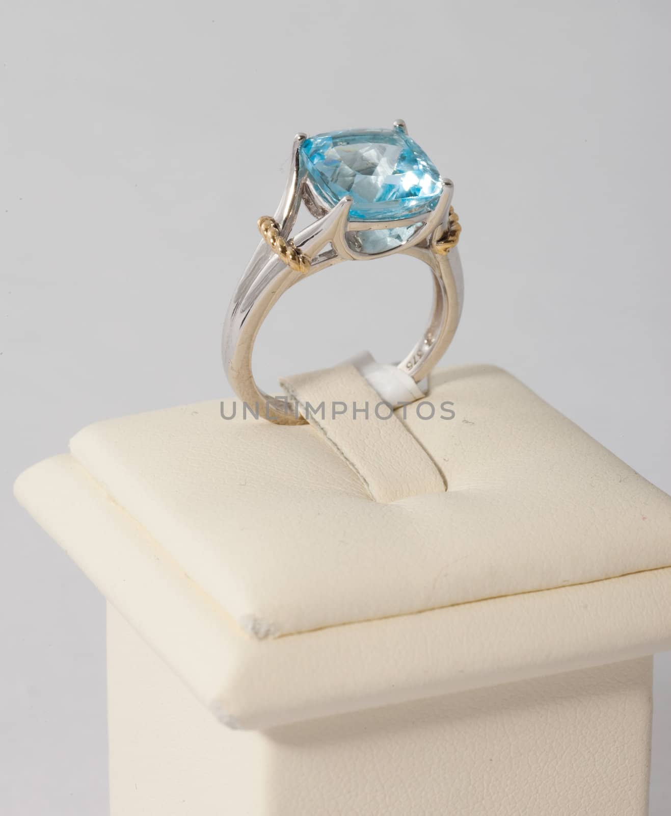 Ring with blue stone by edan
