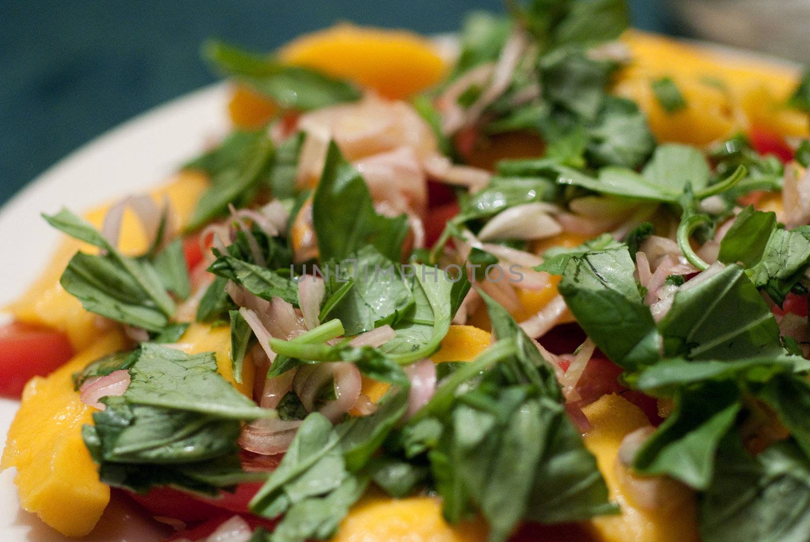 Green salad with mango and tomatoes by edan