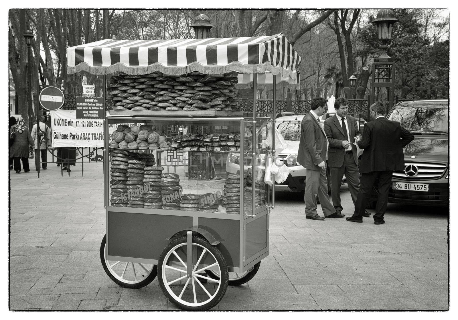SIMIT CART GULHANE PARK, ISTANBUL, TYRKEY, APRIL 15, 2012: Simits for sale on the parking lot outside Gulhane Park, Istanbul, Turkey.