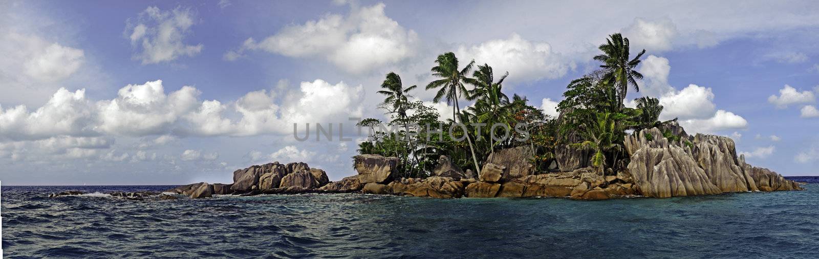 Saint Pierre island famous among snorkellers , Seychelles, Africa