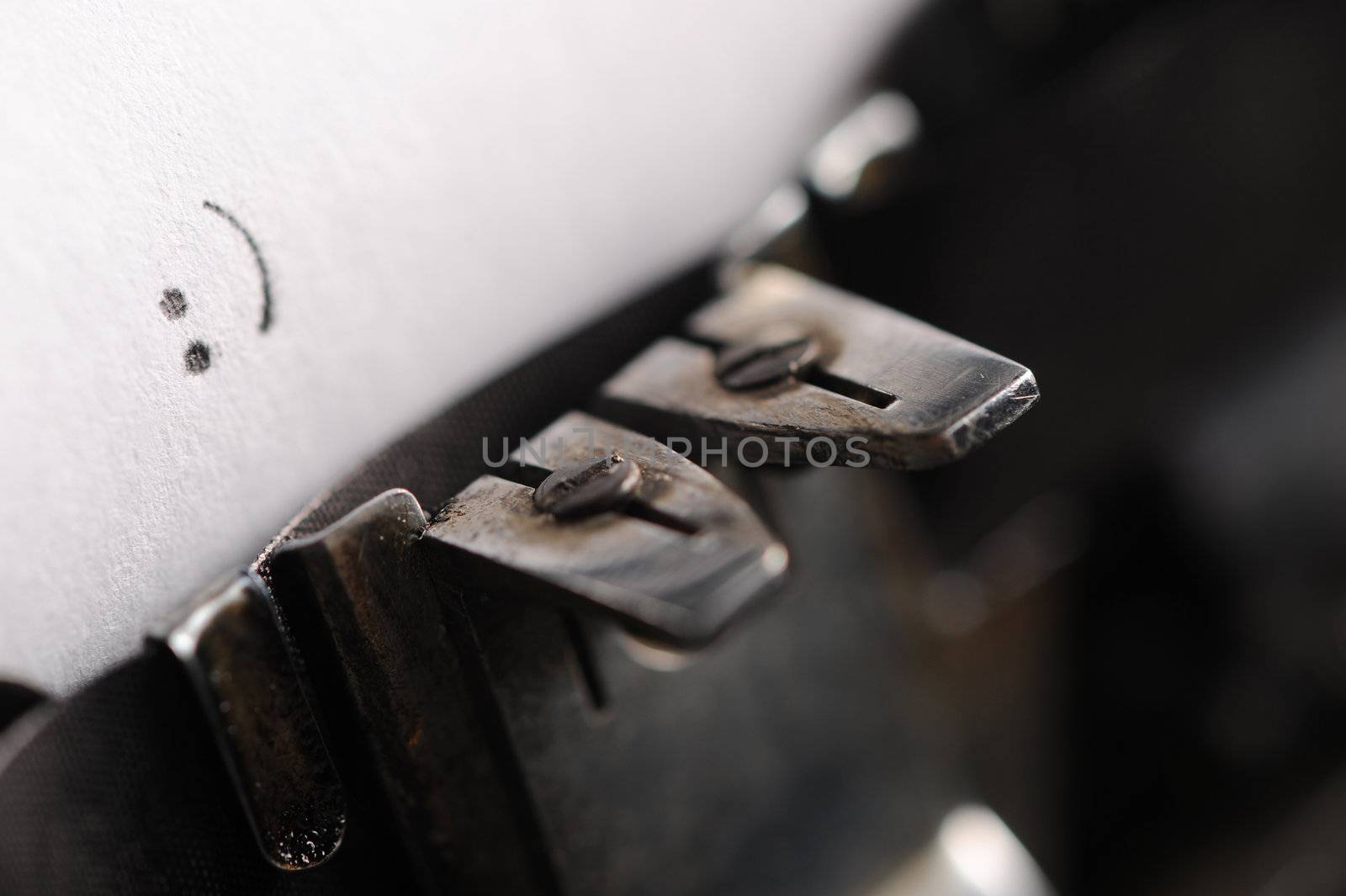 Old Typewriter:smile symbol