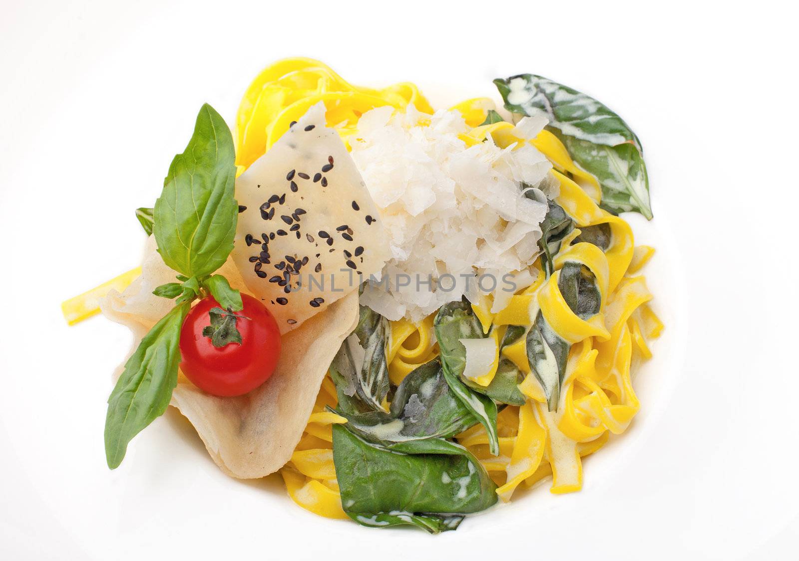 Pasta with cheese and mint