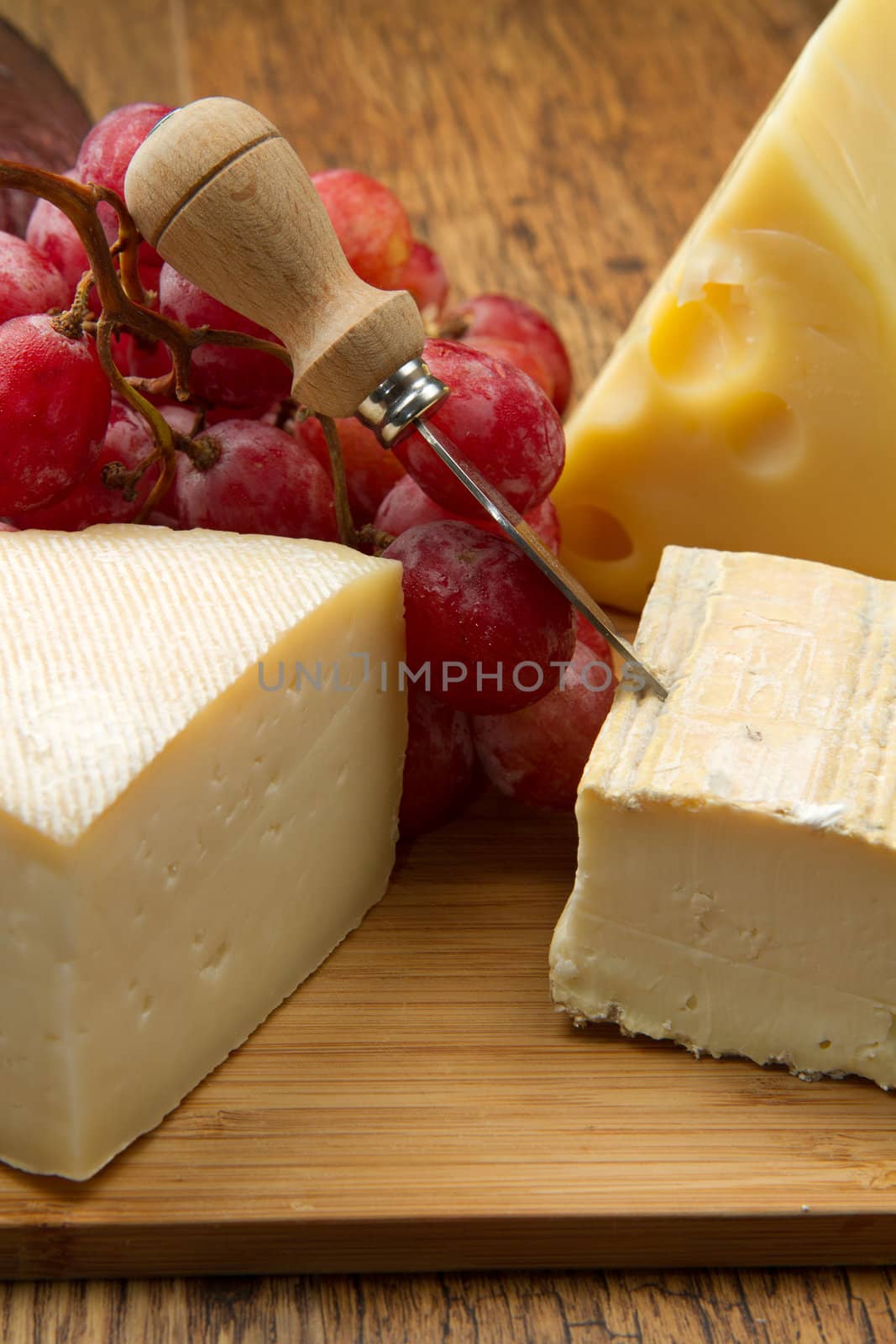 mixed cheese with grapes by lsantilli