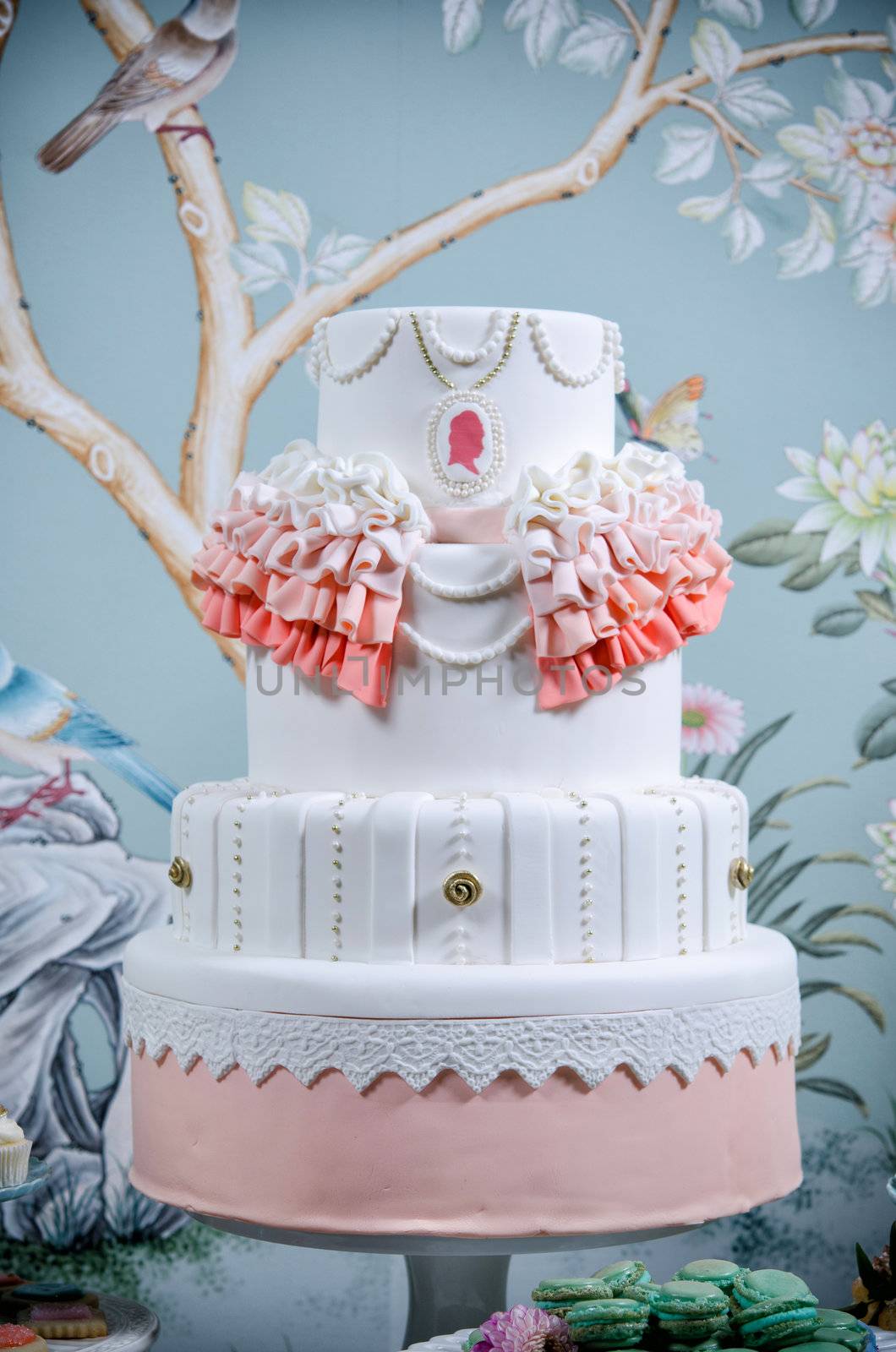 Image of a beautifully decorated wedding cake
