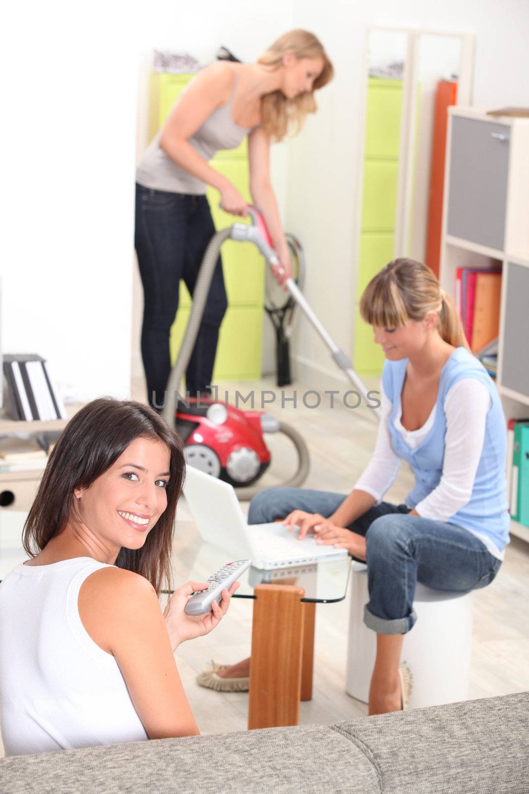 Three female housemates cleaning by phovoir