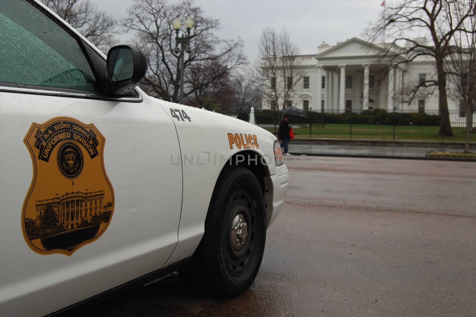 Secret Service car and White House by tyroneburkemedia@gmail.com