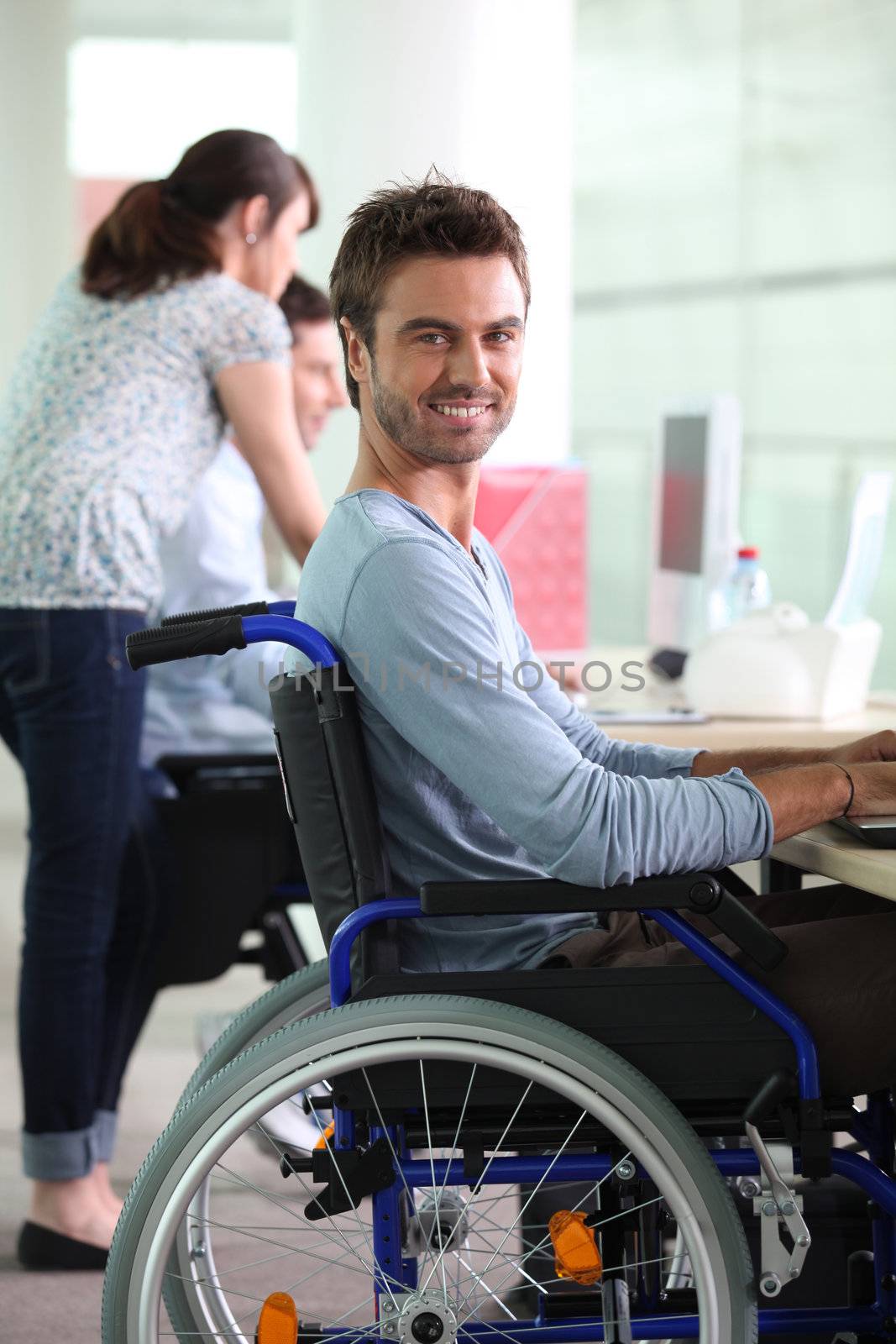 Man in wheelchair by phovoir