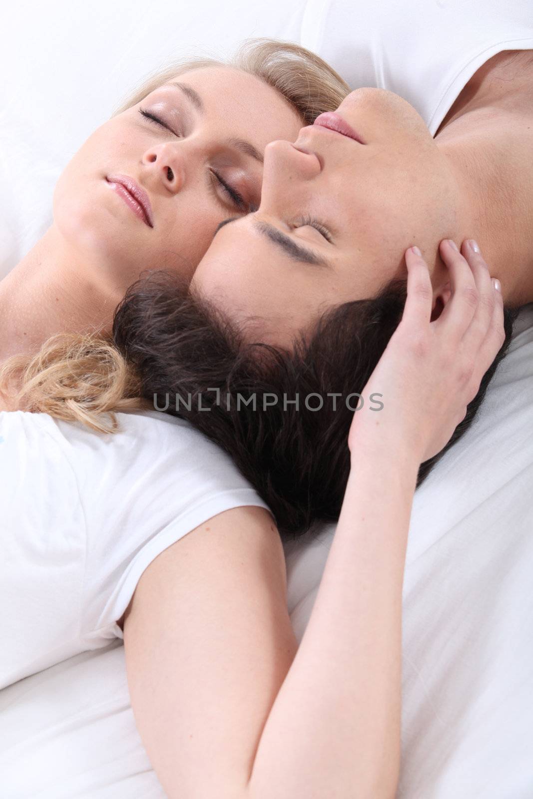 Sleeping couple in bed by phovoir