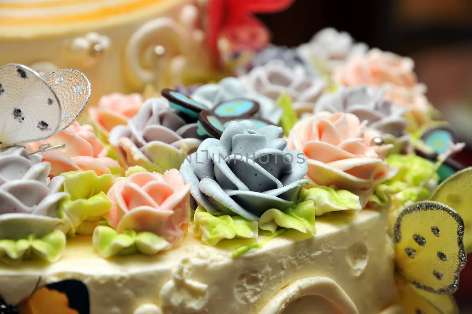 Flowers cake decoration