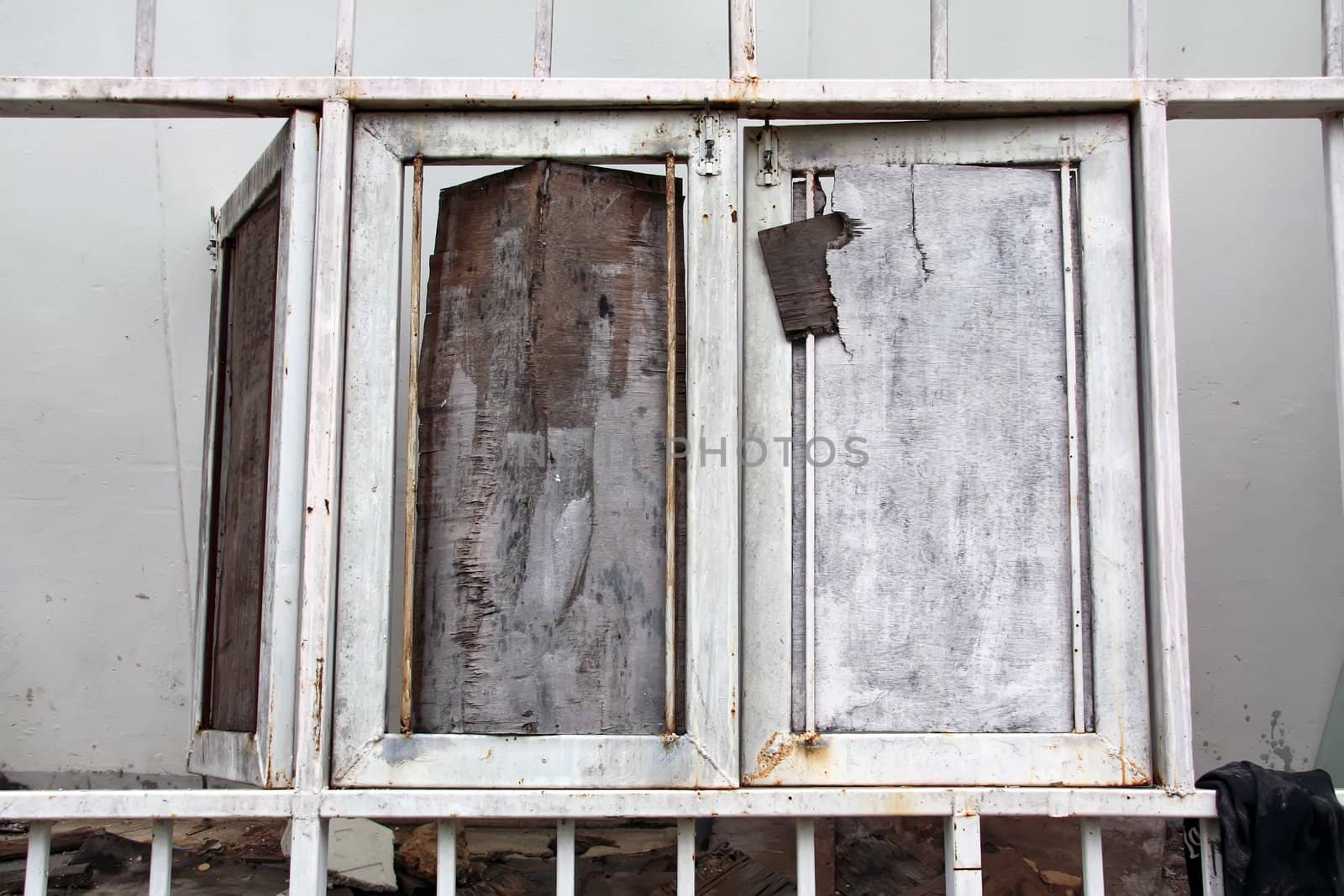 Old wood windows by phanlop88