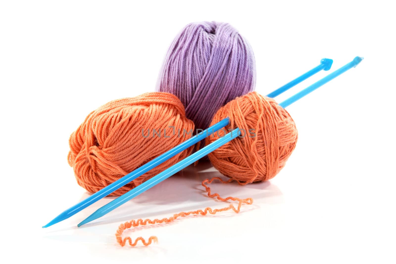 Spokes and threads for knitting on white 