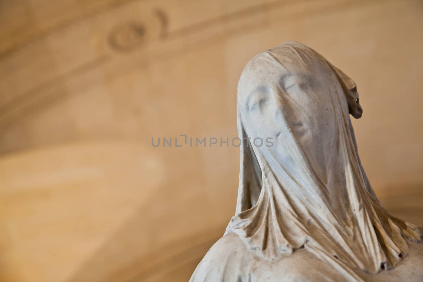Lady with a veil: classical example of funeral art