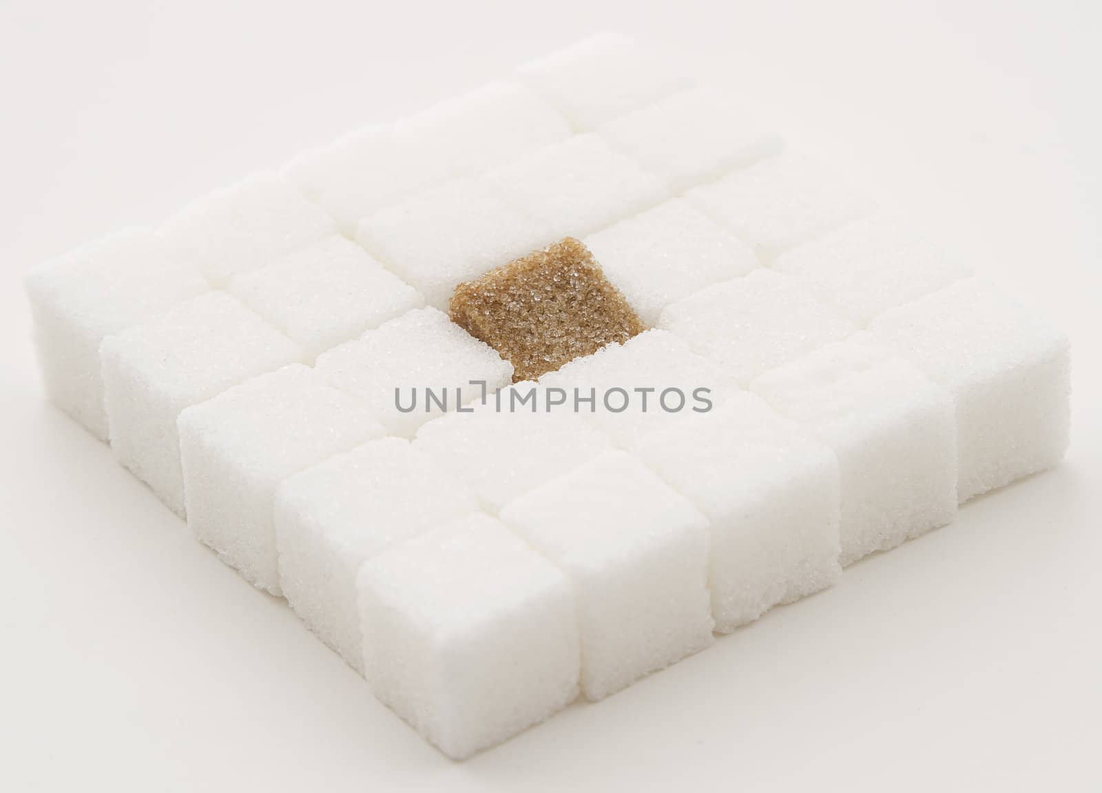  white sugar cube with one brown sugar cube place in a square shape