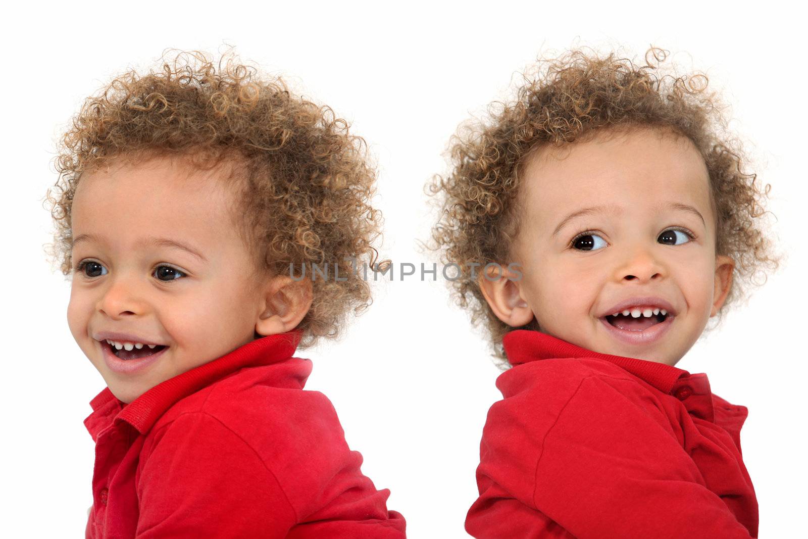 Adorable-looking twins with curly hair by phovoir