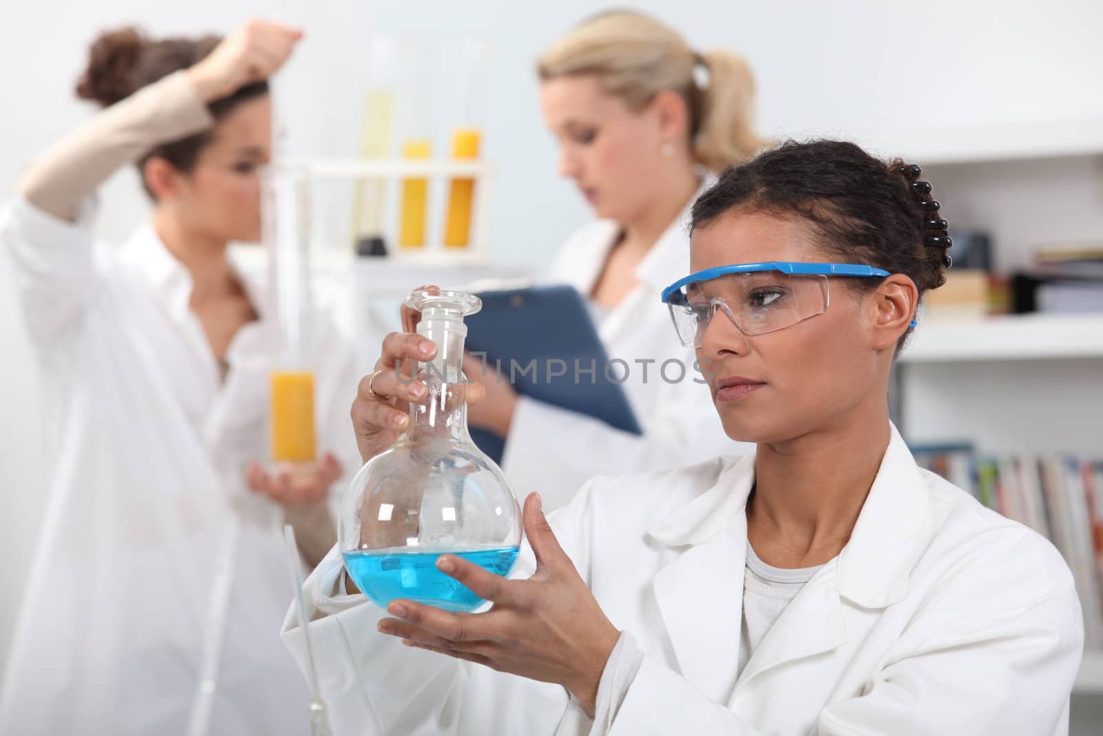 Women working in a laboratory