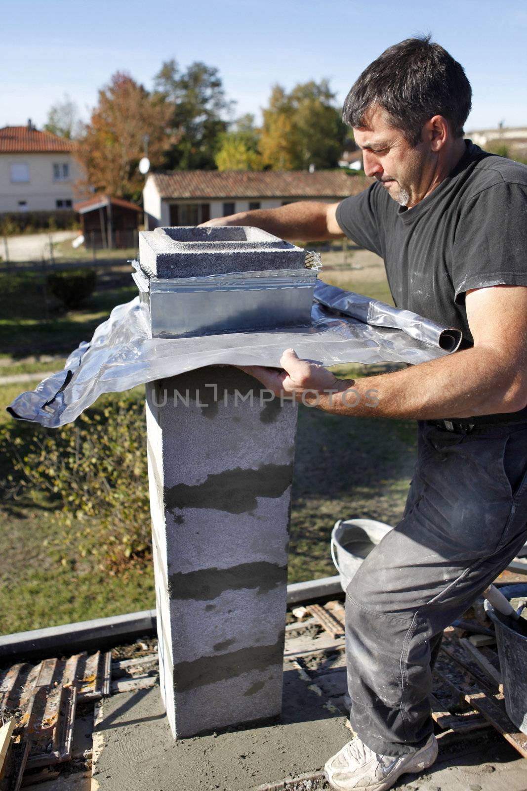 Builder using zinc flashing in the construction of a pillar by phovoir