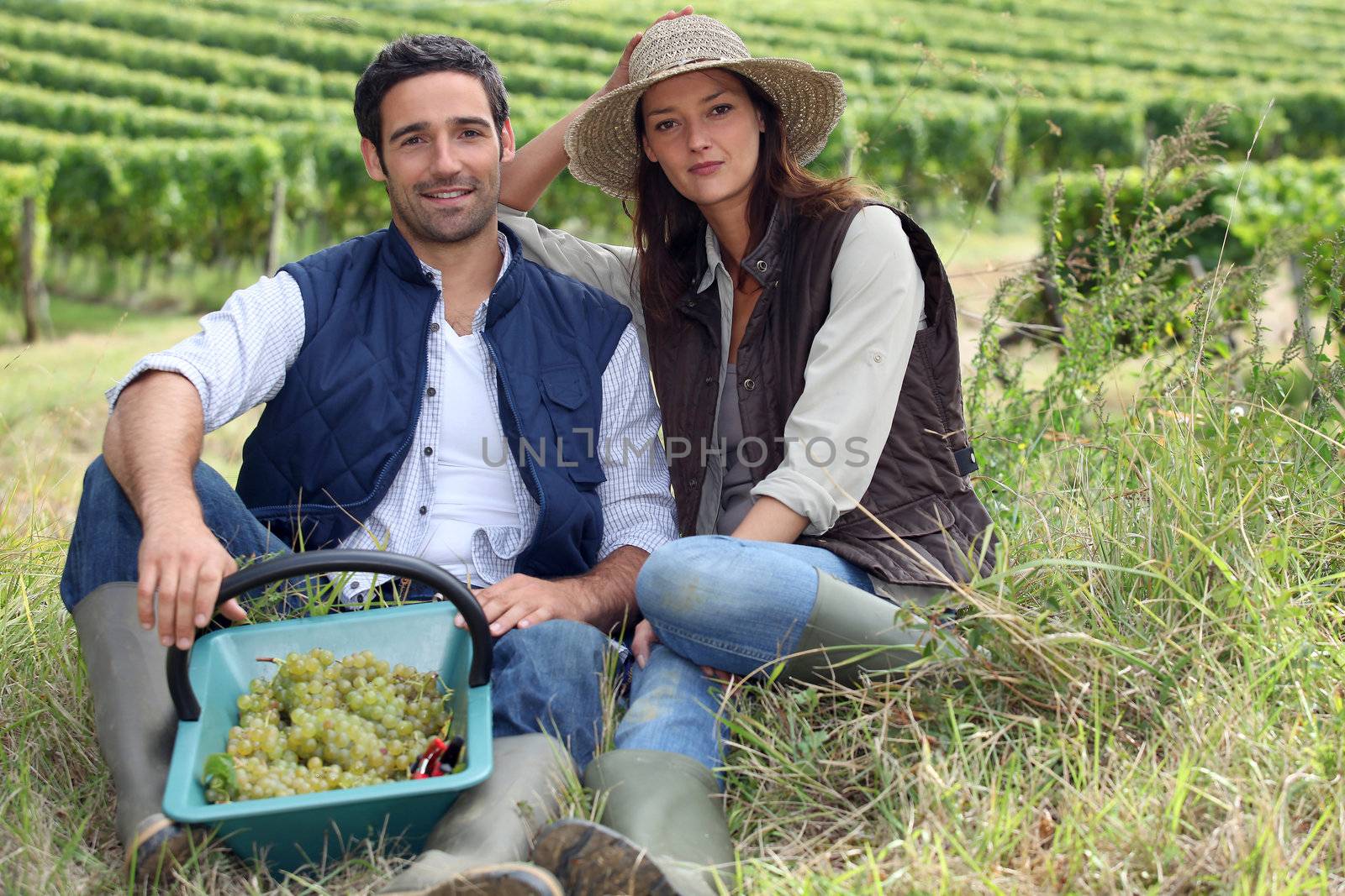 Couple of winegrowers by phovoir