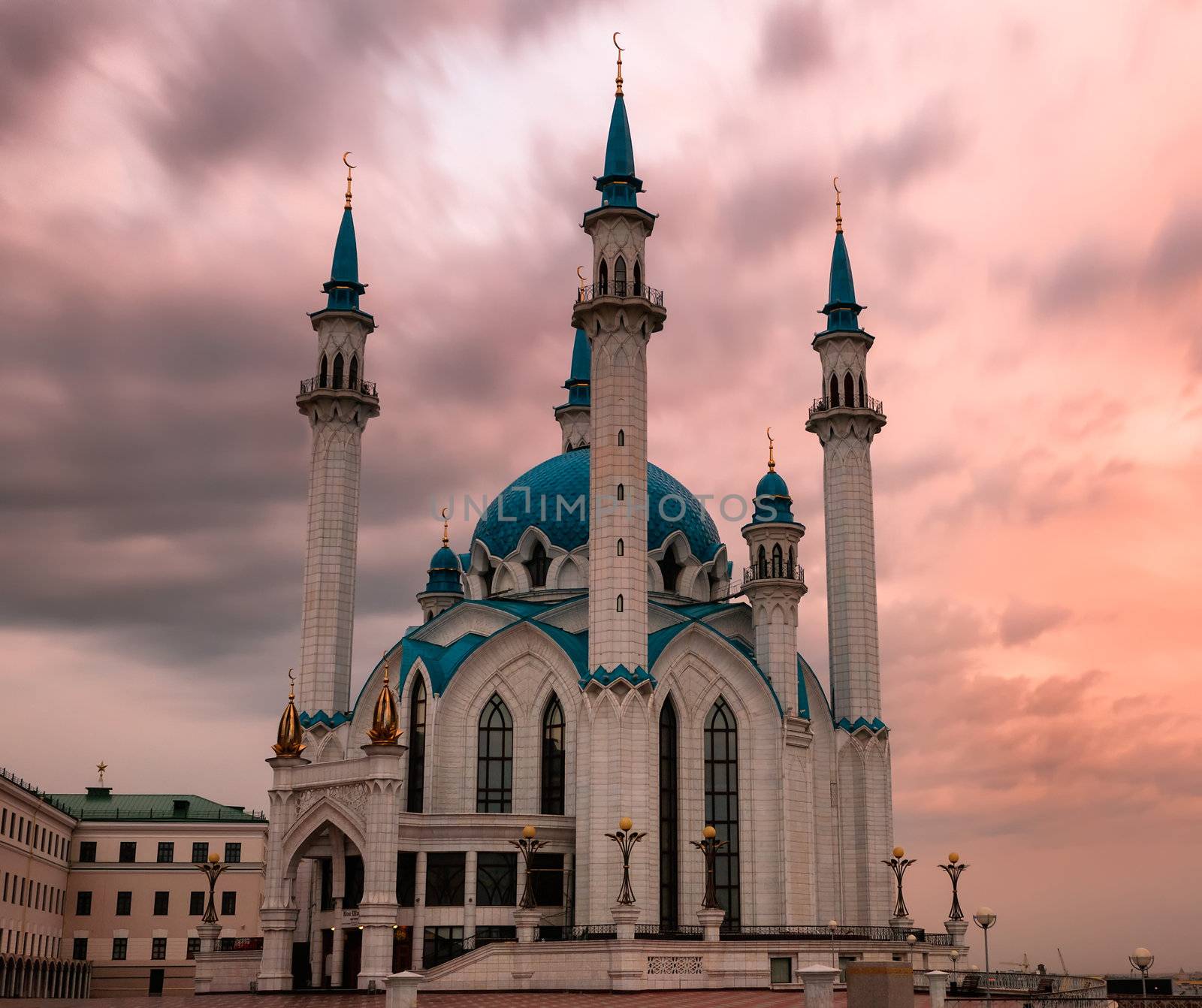 General view of the Kul-Sharif mosque in Kazan, the largest mosque in Russia. Long exposure at sunset.